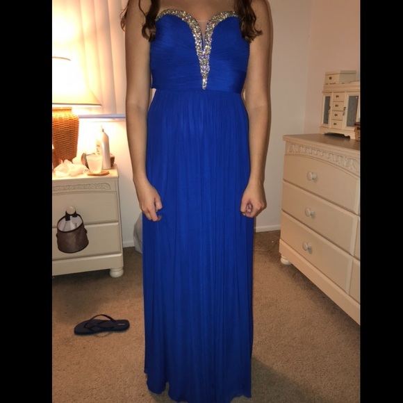 Prom dress - Picture 2 of 4